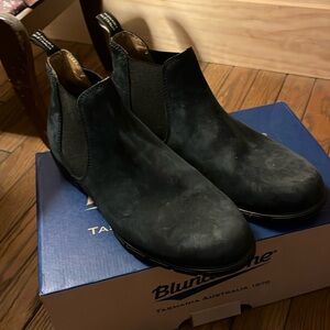 Navy Blundstone Ankle Boots